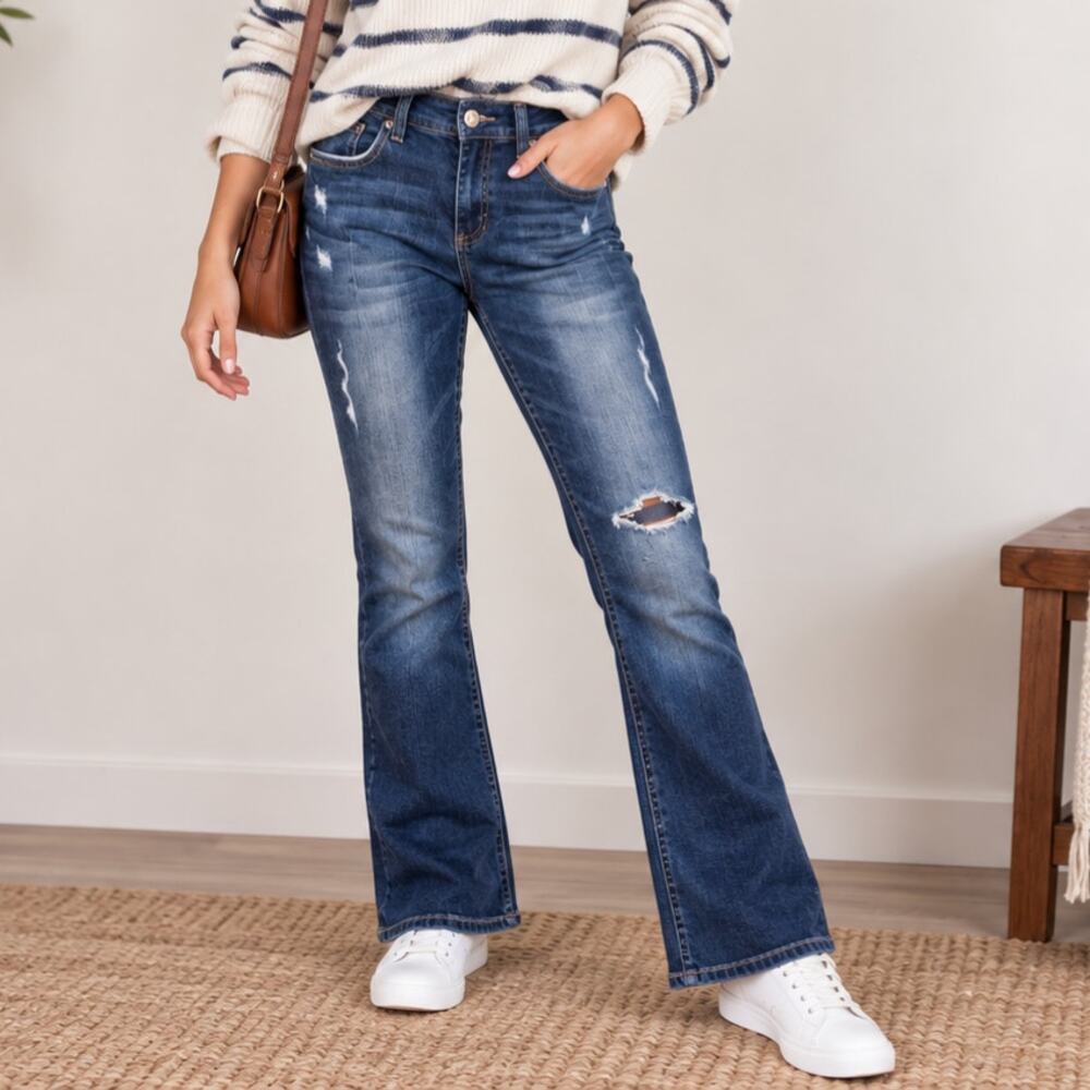 Seven7 Women's Boot Cut Jeans Women's Size 10 Distressed Casual Everyday Wear